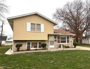 24451 Deanna Court, Euclid, OH 44123
