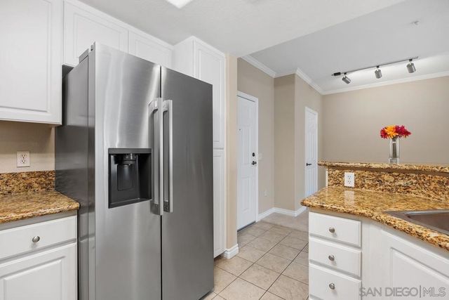 4165 Executive F304, La Jolla, CA 92037