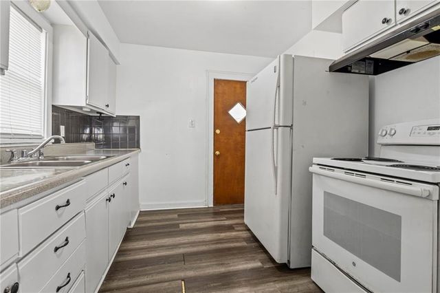 2407 E 69th Terrace, Kansas City, MO 64132