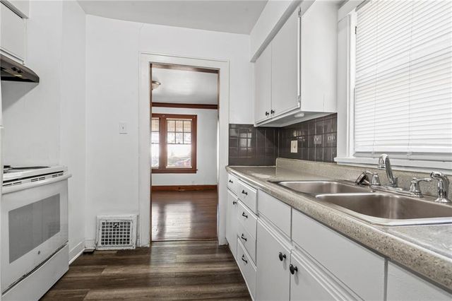 2407 E 69th Terrace, Kansas City, MO 64132