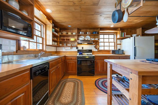 57 Darling Lane, Barnet, VT 05821