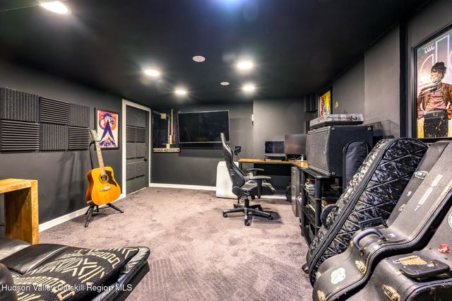 28 Janis Street, Hudson, NY 12534