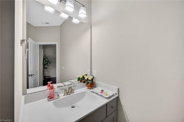 2415 Albemarle Court, Winston-salem, NC 27106