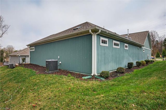 2415 Albemarle Court, Winston-salem, NC 27106