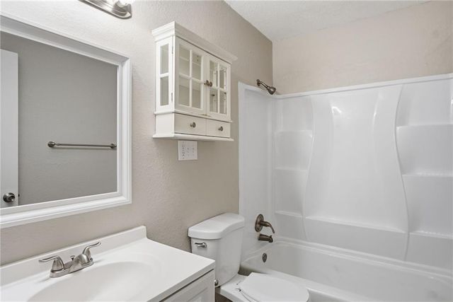 11401 E 61st Terrace, Raytown, MO 64133