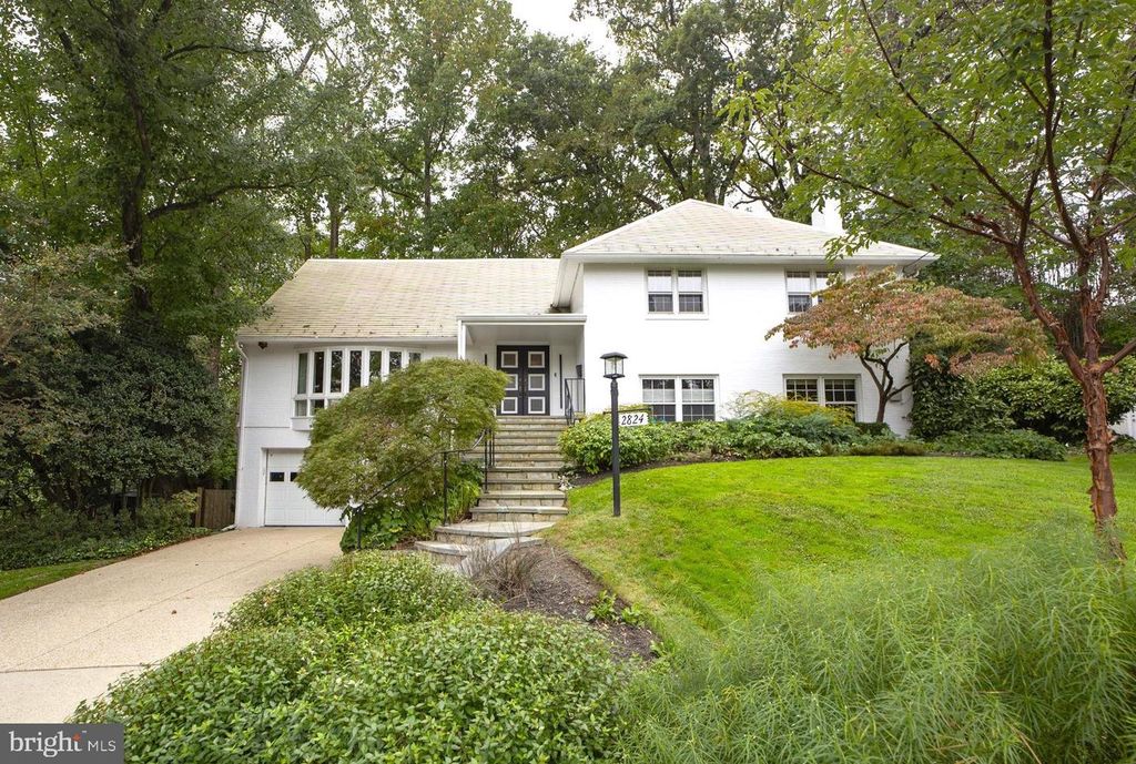 2824 ELLICOTT ST NW, Washington, DC 20008