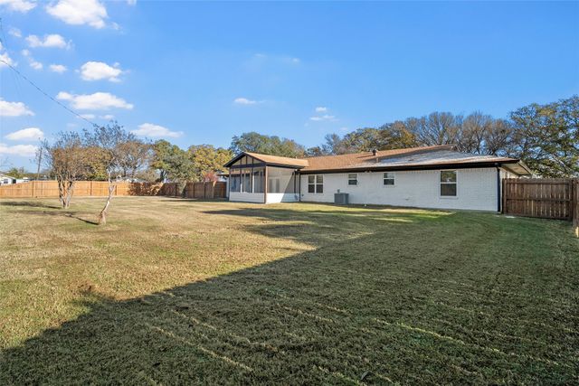 175 Four Corners Road, West, TX 76691