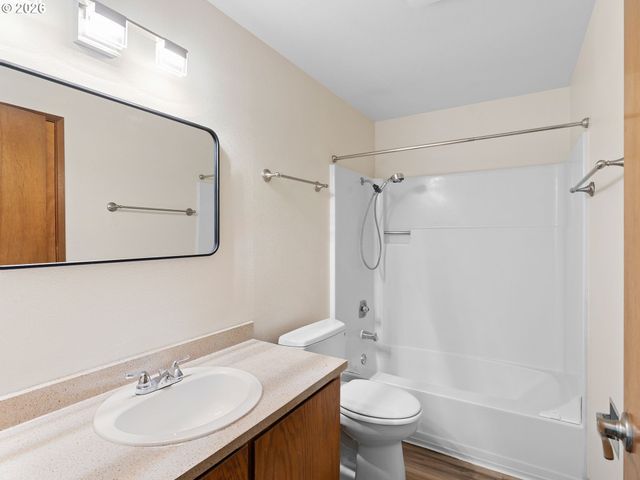 4461 Sw GARDEN HOME Rd, Portland, OR 97219