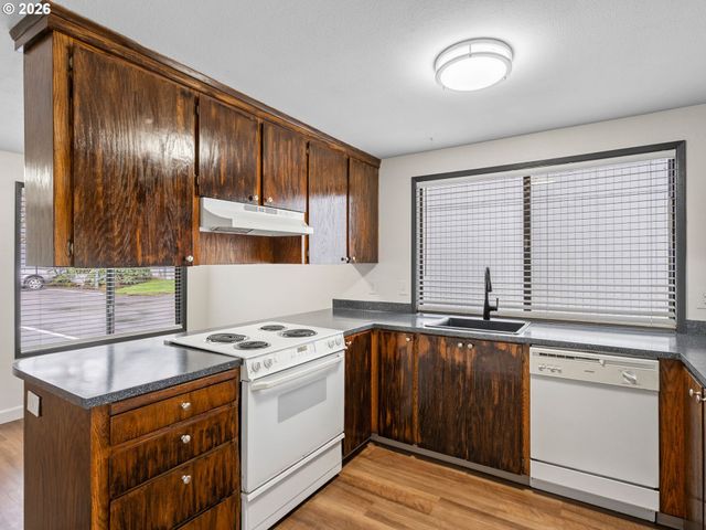 4461 Sw GARDEN HOME Rd, Portland, OR 97219