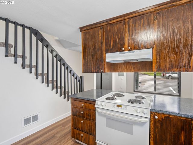 4461 Sw GARDEN HOME Rd, Portland, OR 97219