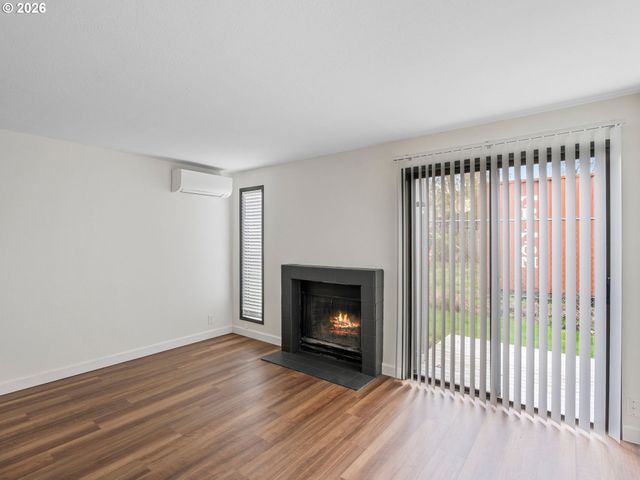 4461 Sw GARDEN HOME Rd, Portland, OR 97219