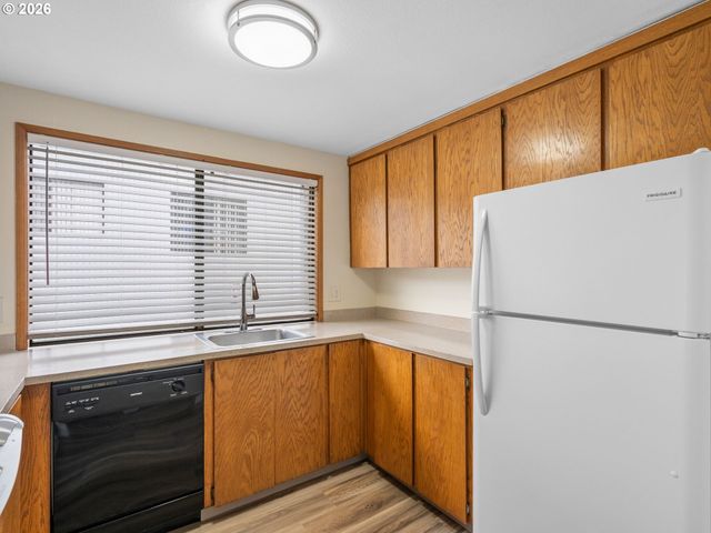 4461 Sw GARDEN HOME Rd, Portland, OR 97219