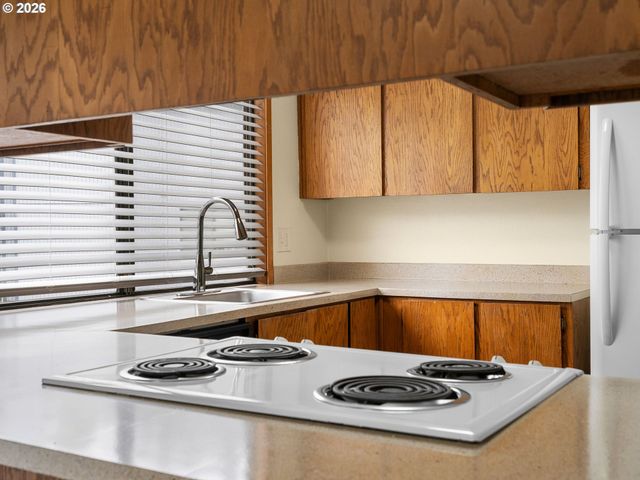 4461 Sw GARDEN HOME Rd, Portland, OR 97219