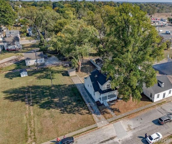 928 S High Street, Belleville, IL 62220