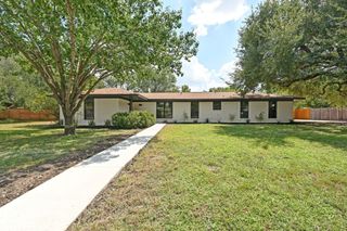 912 Merritt DR, Lockhart, TX 78644