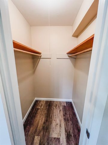 724 Gubert Lane, Alvin, TX 77511