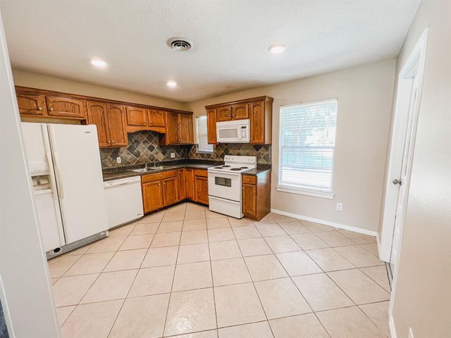 724 Gubert Lane, Alvin, TX 77511