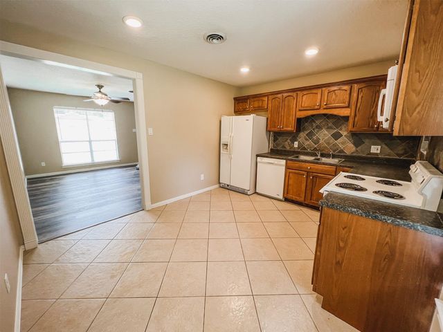 724 Gubert Lane, Alvin, TX 77511