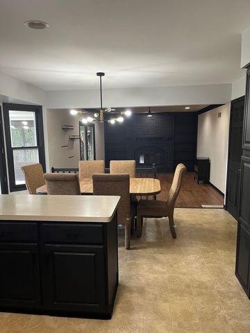 1914 Howard Street, Wheaton, IL 60187