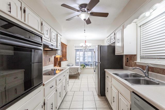 3462 FOX MEADOWS RD, Memphis, TN 38115