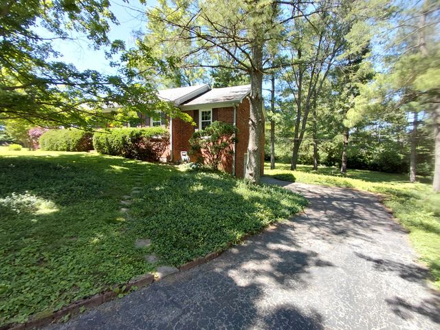 529 Silverbrook Drive, Danville, KY 40422
