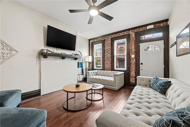 2120 Sidney St, South Side, PA 15203