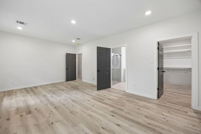 711 W Sidnor Street, Alvin, TX 77511