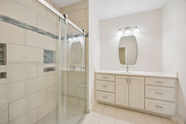 711 W Sidnor Street, Alvin, TX 77511