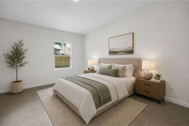 711 W Sidnor Street, Alvin, TX 77511