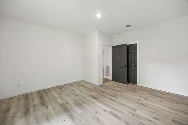 711 W Sidnor Street, Alvin, TX 77511