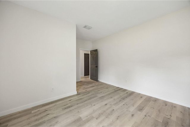 711 W Sidnor Street, Alvin, TX 77511
