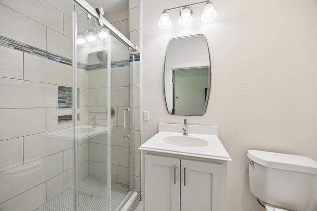 711 W Sidnor Street, Alvin, TX 77511
