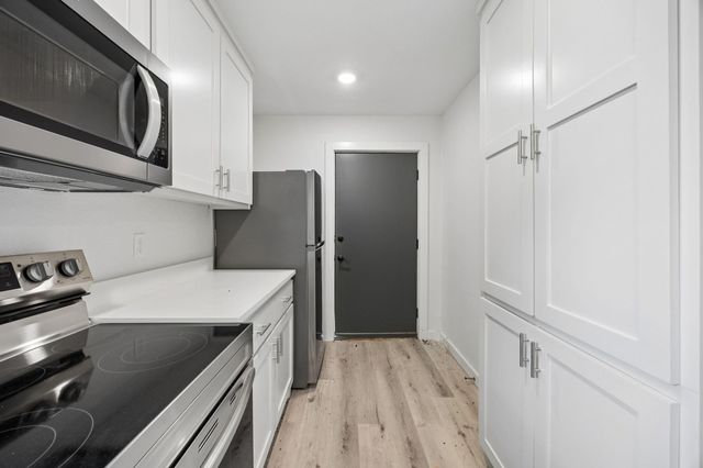 711 W Sidnor Street, Alvin, TX 77511