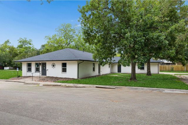 711 W Sidnor Street, Alvin, TX 77511