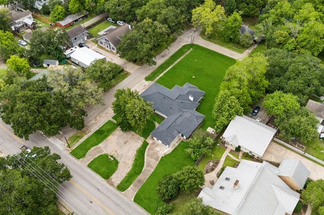 711 W Sidnor Street, Alvin, TX 77511