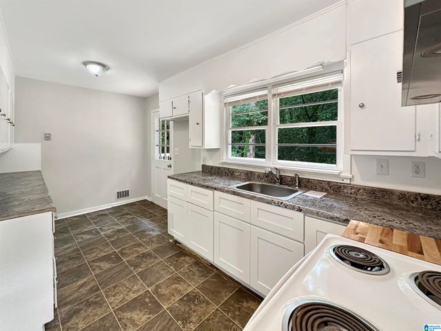 2720 2ND STREET NW, Center Point, AL 35215