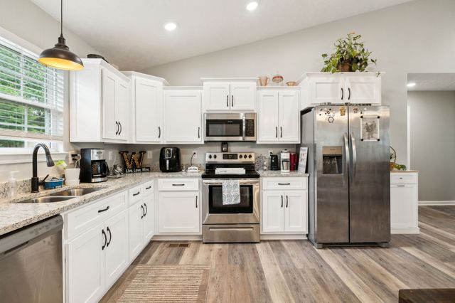 125 Vivian Ln, Carthage, TN 37030