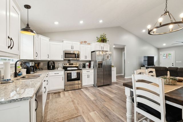 125 Vivian Ln, Carthage, TN 37030