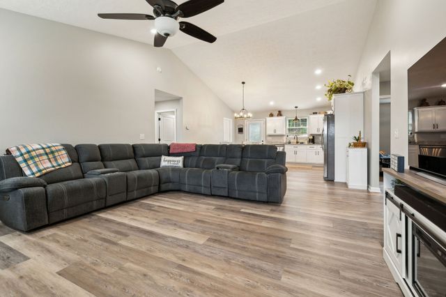 125 Vivian Ln, Carthage, TN 37030