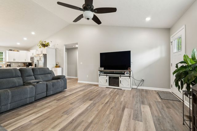 125 Vivian Ln, Carthage, TN 37030