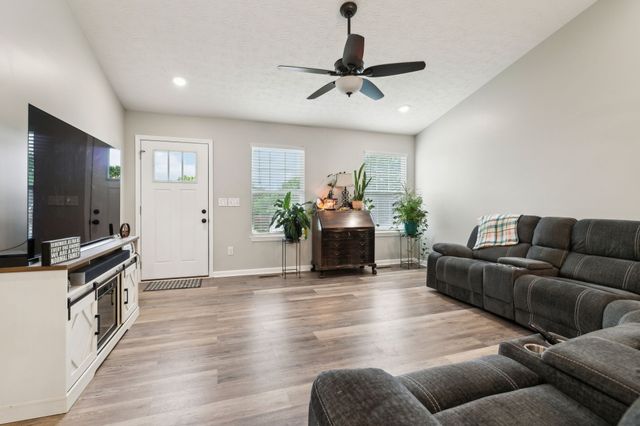 125 Vivian Ln, Carthage, TN 37030