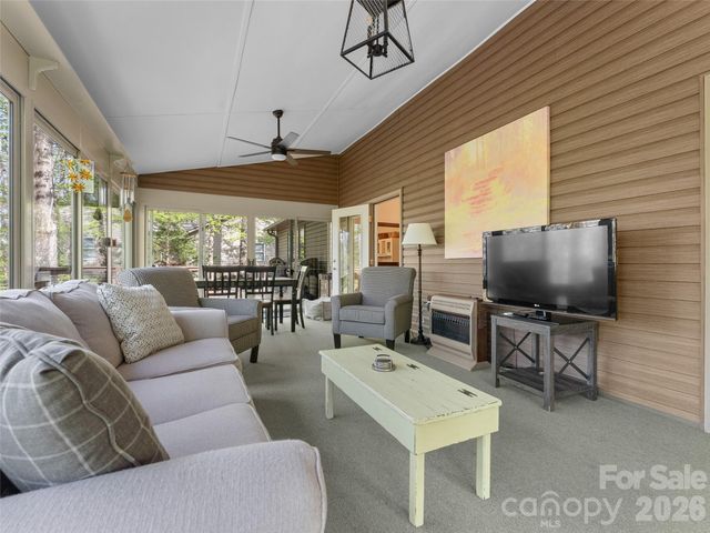 31 Udvawadulisi Court, Brevard, NC 28712