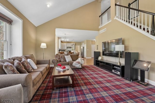 5 Hidden Valley Way, Franklin Twp., NJ 08802
