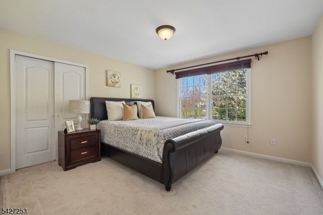 5 Hidden Valley Way, Franklin Twp., NJ 08802