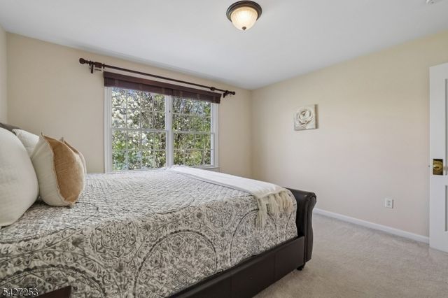 5 Hidden Valley Way, Franklin Twp., NJ 08802