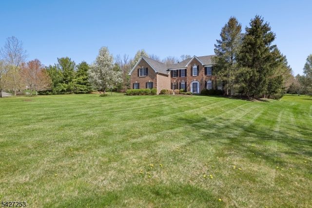 5 Hidden Valley Way, Franklin Twp., NJ 08802