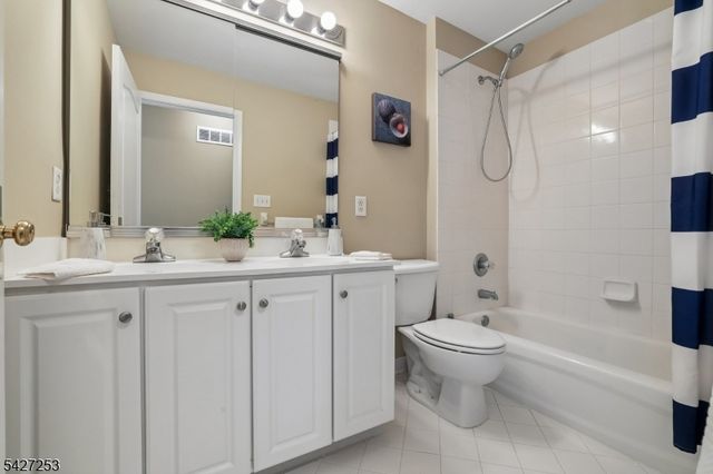 5 Hidden Valley Way, Franklin Twp., NJ 08802