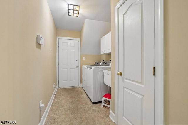 5 Hidden Valley Way, Franklin Twp., NJ 08802