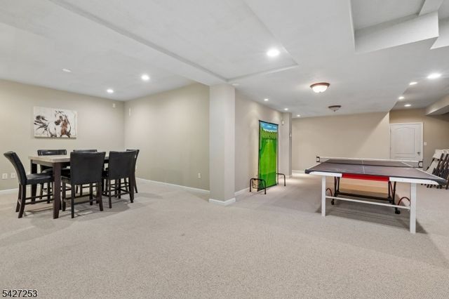 5 Hidden Valley Way, Franklin Twp., NJ 08802