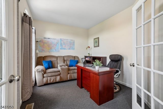 5 Hidden Valley Way, Franklin Twp., NJ 08802